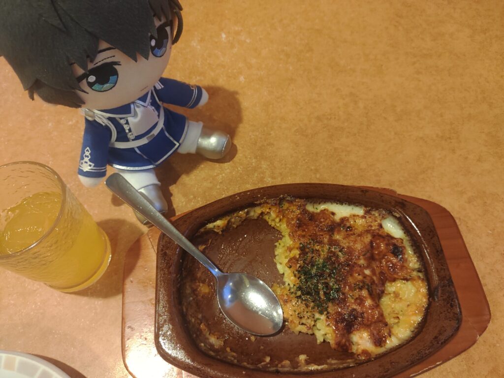 恭二ぬい サイゼ ドリア食事中