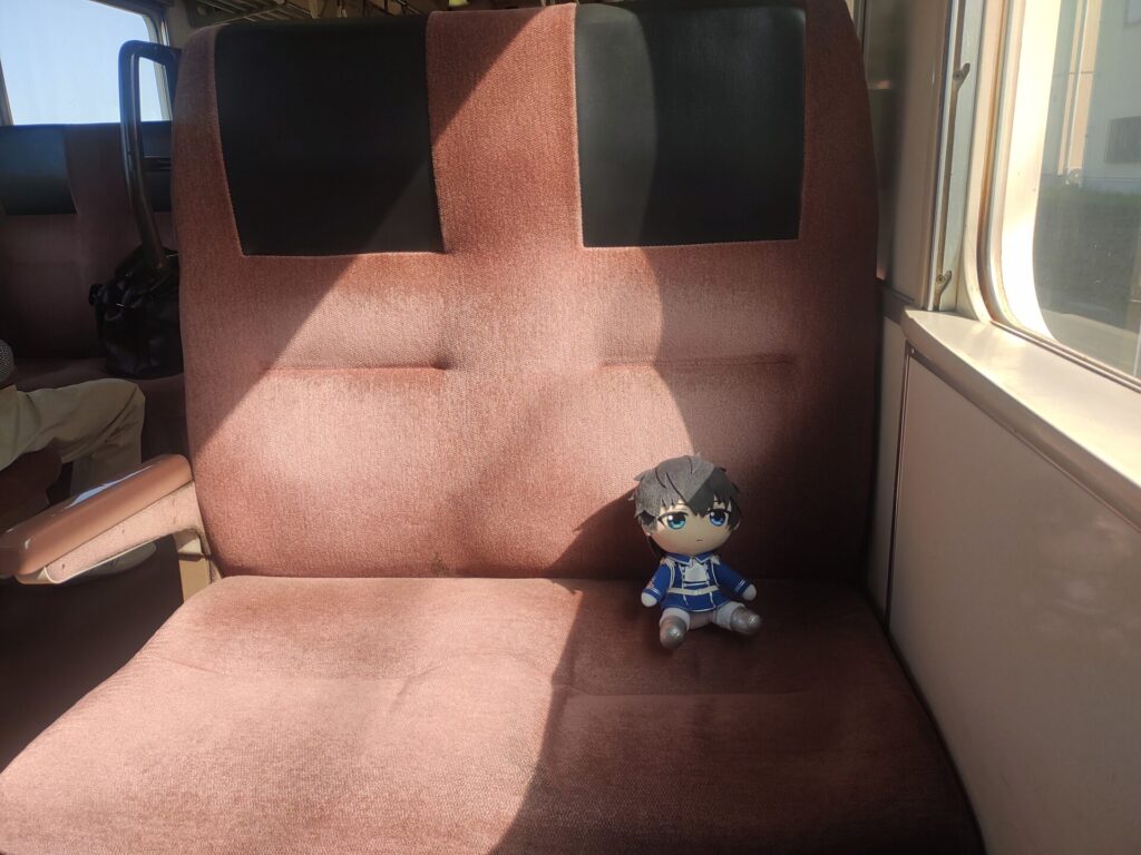 ひたちなか海浜鉄道　外を眺める恭二ぬい