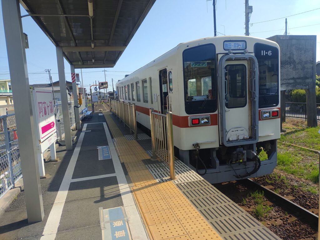 阿字ヶ浦駅 ホーム 勝田行き