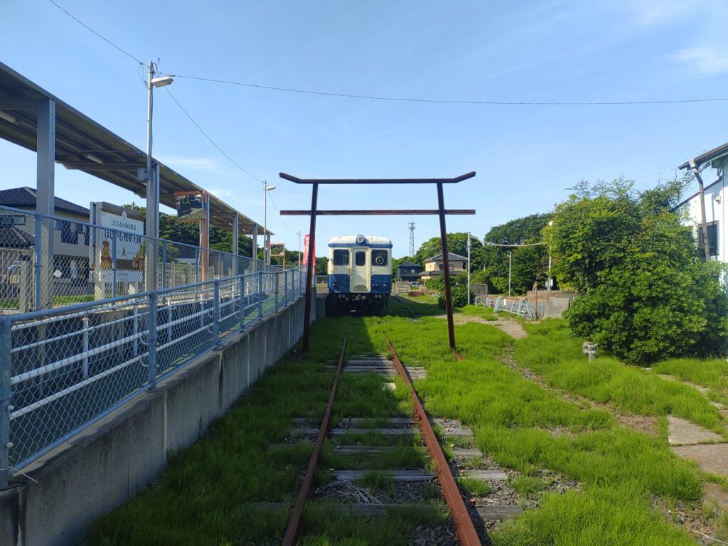 ひたちなか開運鉄道神社 鳥居 線路