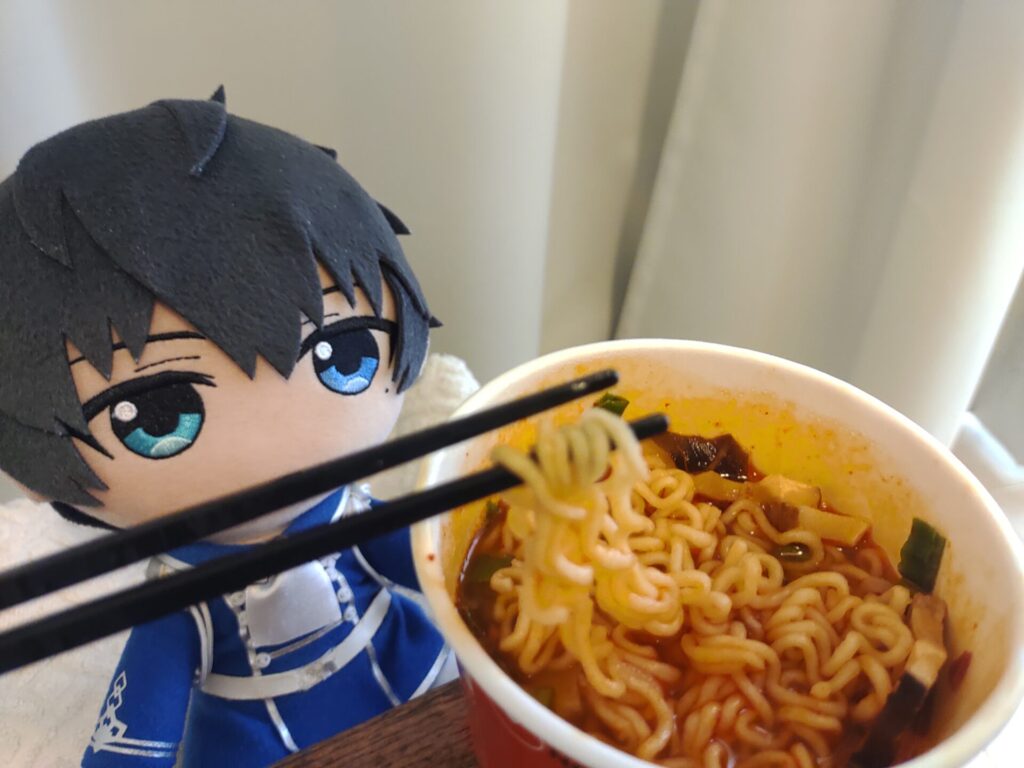 辛ラーメンで俺の実力を見せてくれる恭二(ぬい)