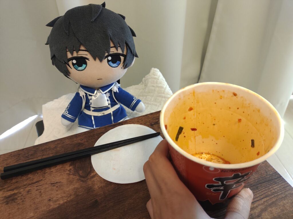 辛ラーメンを完食!! ぬい撮り